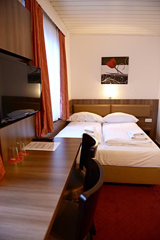 Budget Double Room with Shared Bathroom,109849797:JPEG